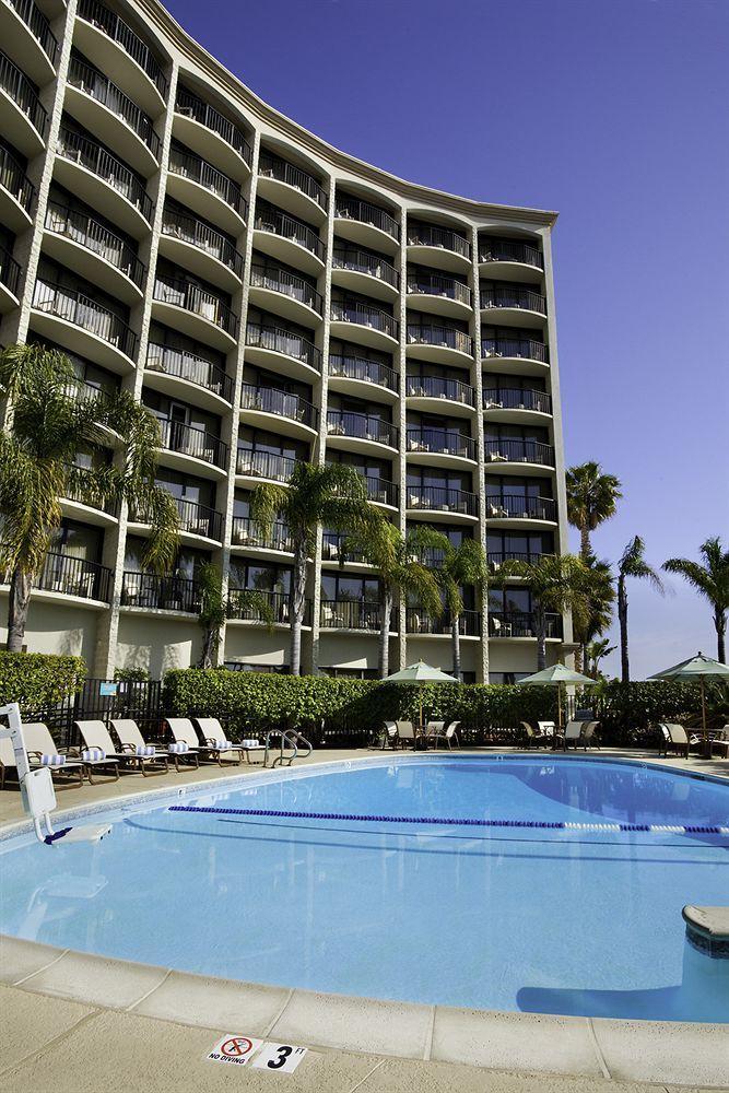 Hilton Airport/harbor Island 3*