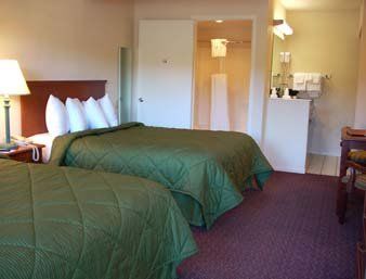 Hotel Ramada By Wyndham Near Seaworld / Mission 2*