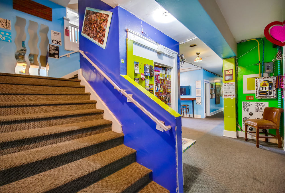 Lucky D's Youth And Traveler's Hostel *