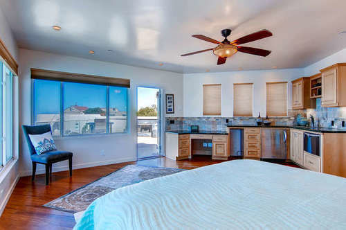 Apartment House By The Ocean