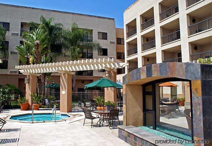 Courtyard - Outdoor Pool, Bar & Restaurant San Diego