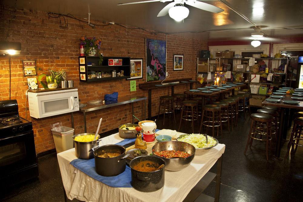 Hostel Lucky D's Youth And Traveler's