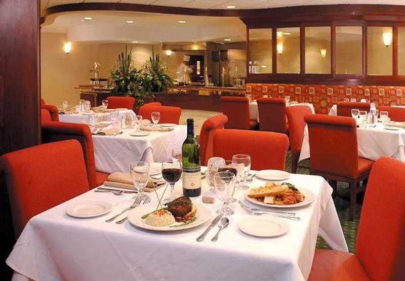 Courtyard - Outdoor Pool, Bar & Restaurant San Diego