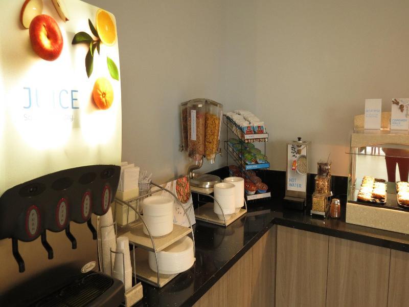 Hotel Express & - Mission Valley By Ihg