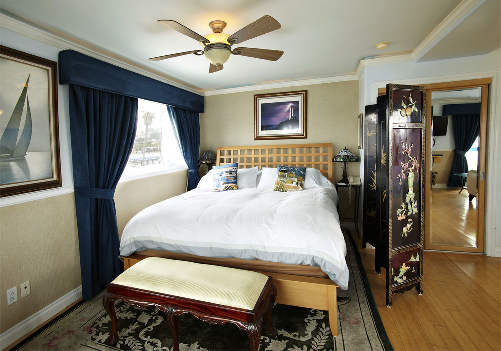 The At Sunset Cliffs 3*