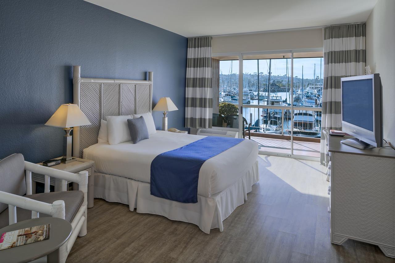 Bay Club And Marina Hotel