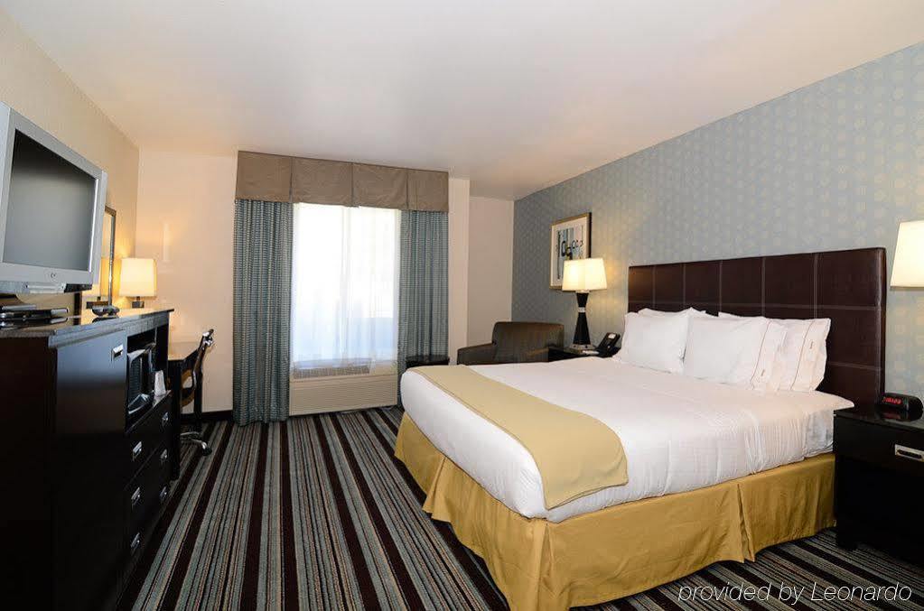 Hotel Express Airport-old Town By Ihg 2*