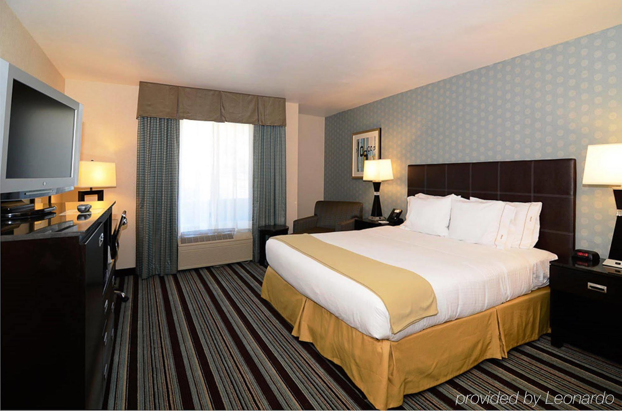 Express Airport-old Town By Ihg