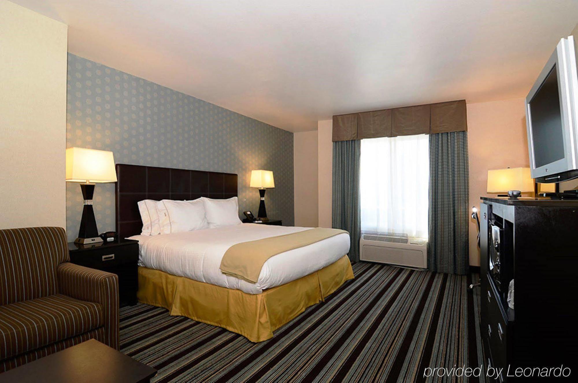 Express Airport-old Town By Ihg 2*