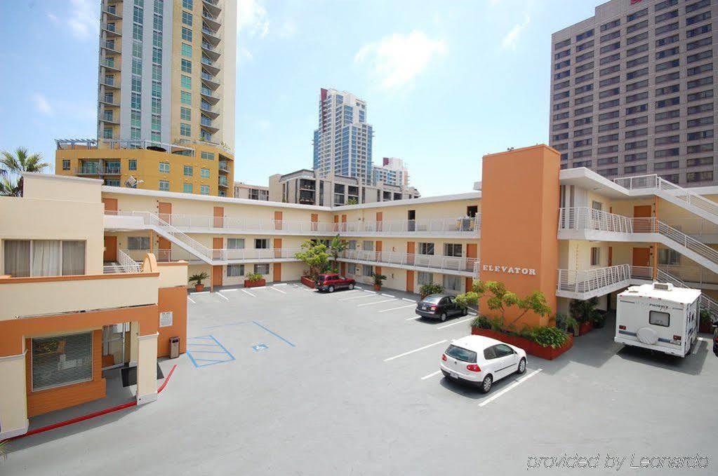 Baymont By Wyndham Downtown Motel 2*