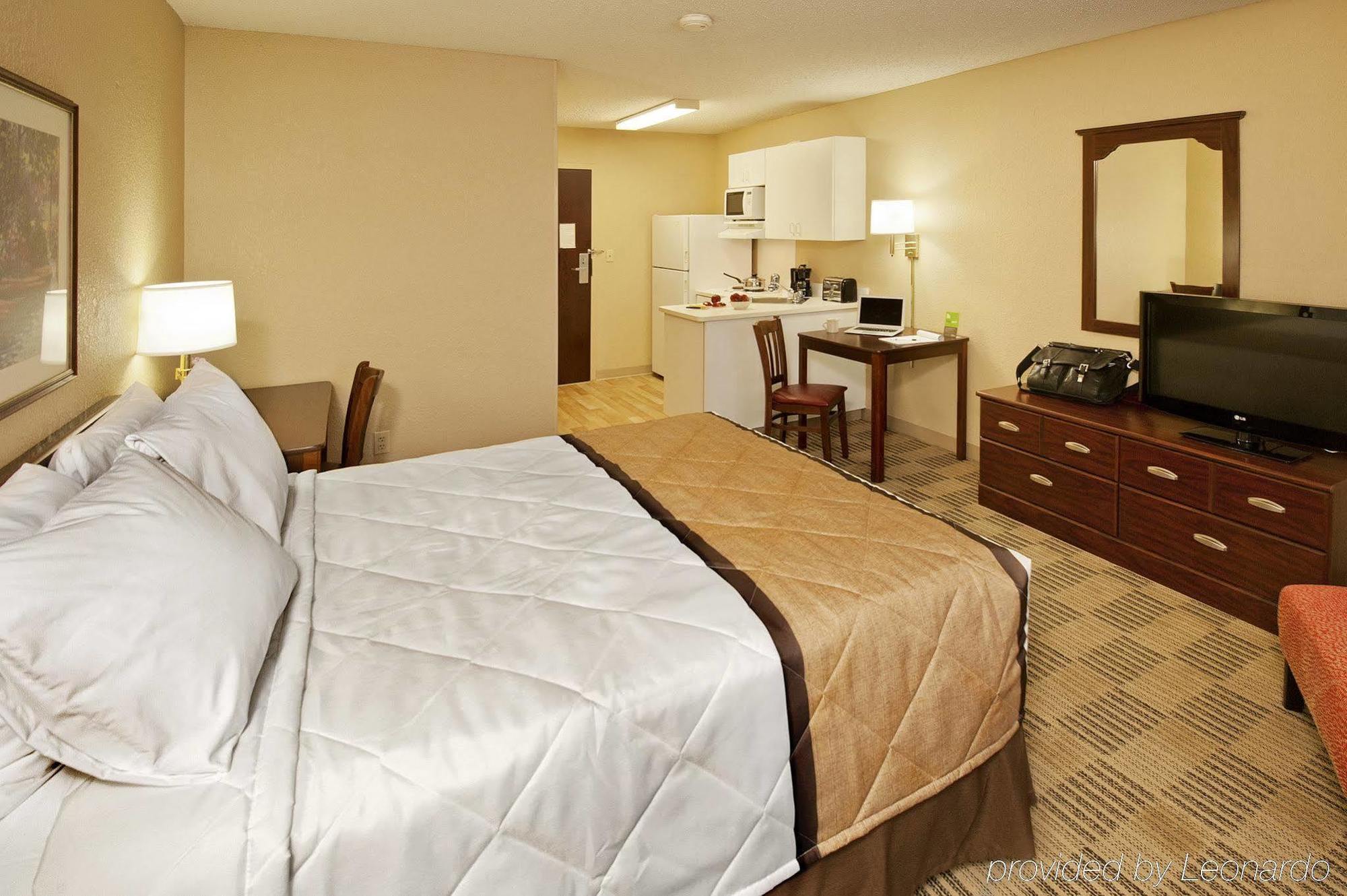 Extended America - - Circle Hotel