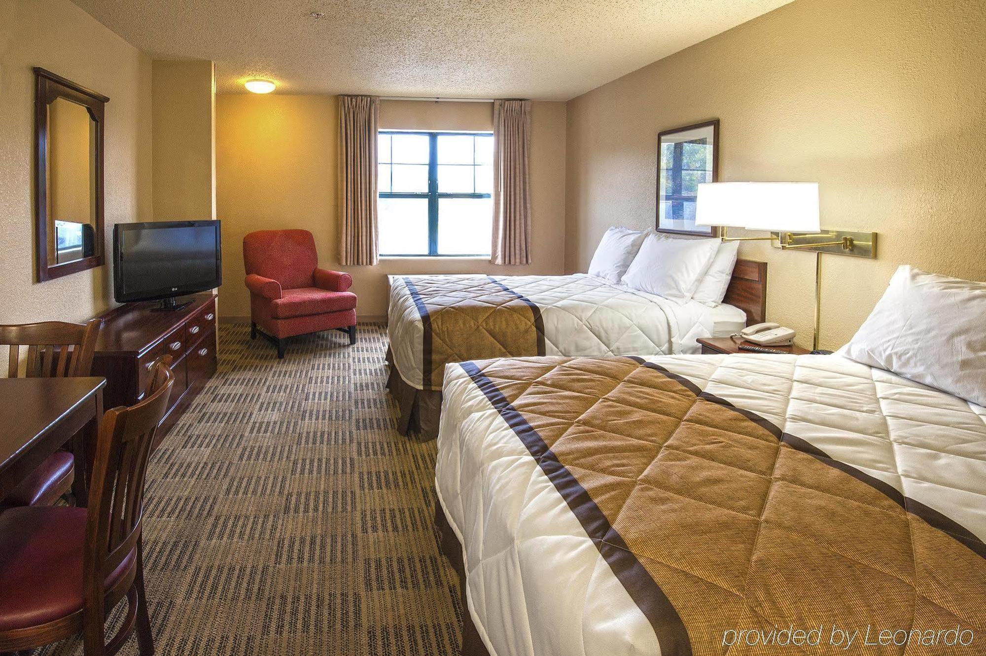 Extended America - - Circle Hotel