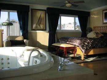 The At Sunset Cliffs 3* San Diego