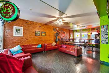Lucky D's Youth And Traveler's Hostel San Diego