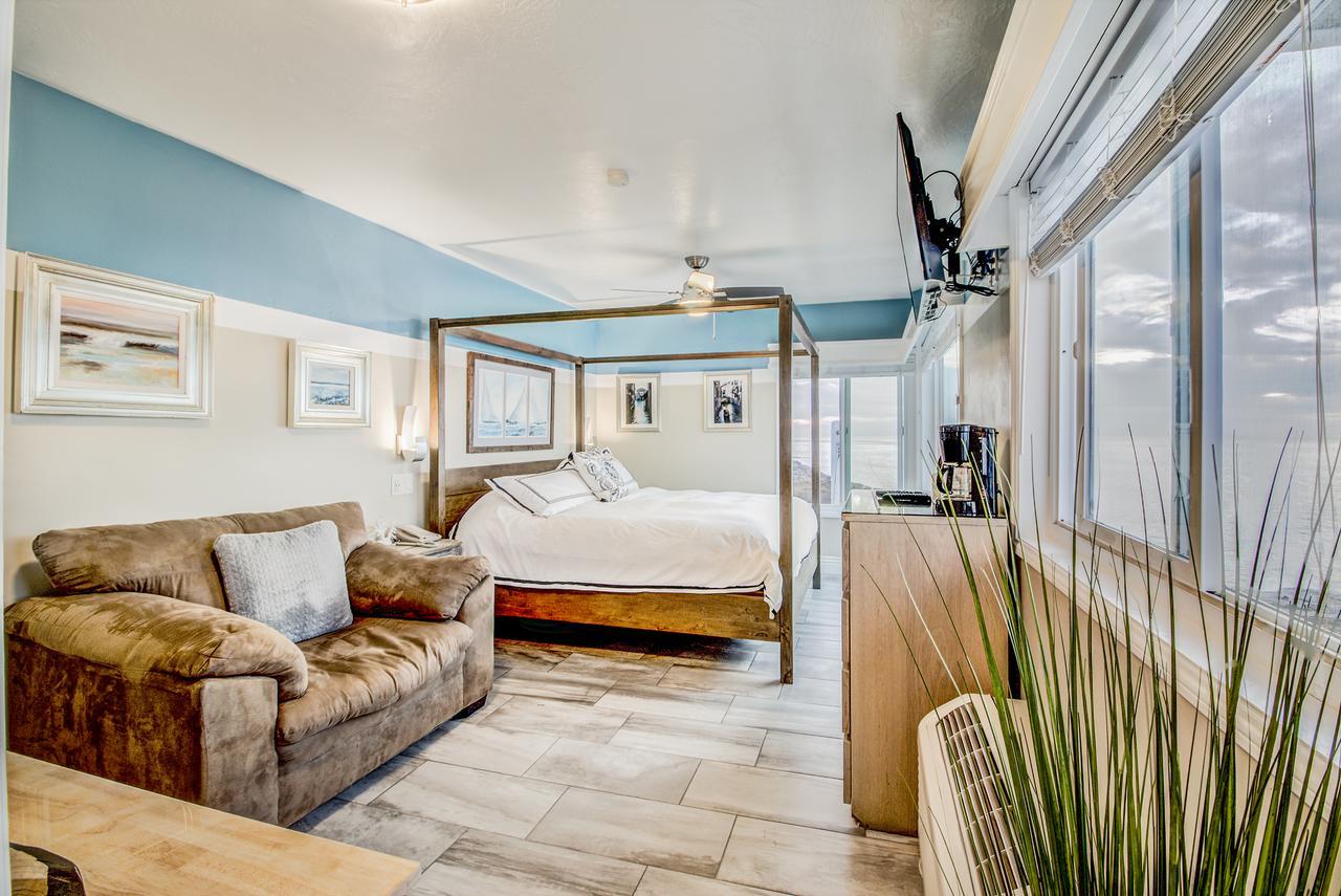 The At Sunset Cliffs 3*