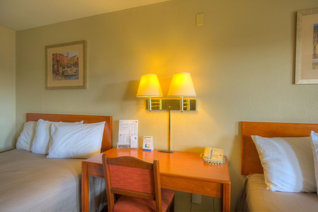 Comfort Sea World Area Inn 3*
