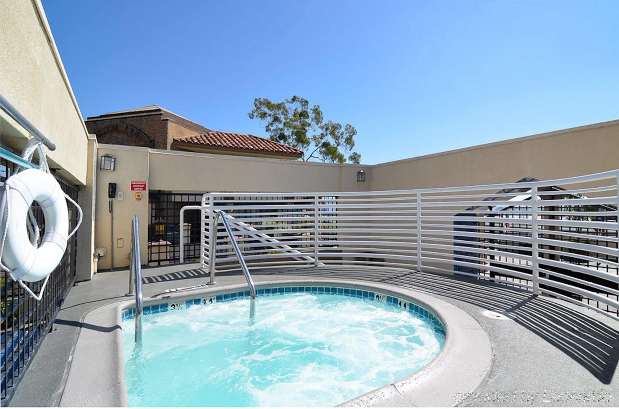 Hotel Express Airport-old Town By Ihg