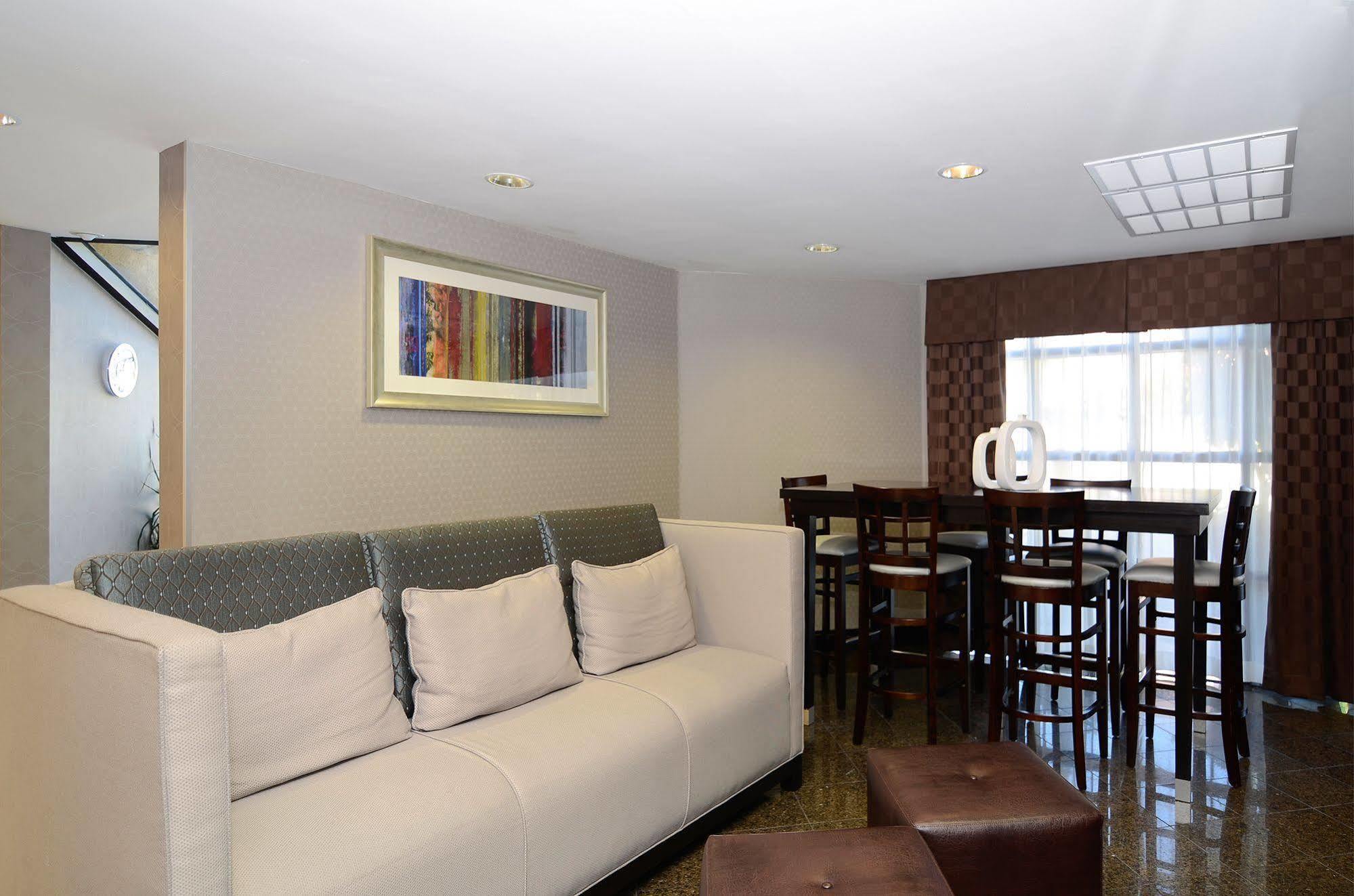 Express Airport-old Town By Ihg
