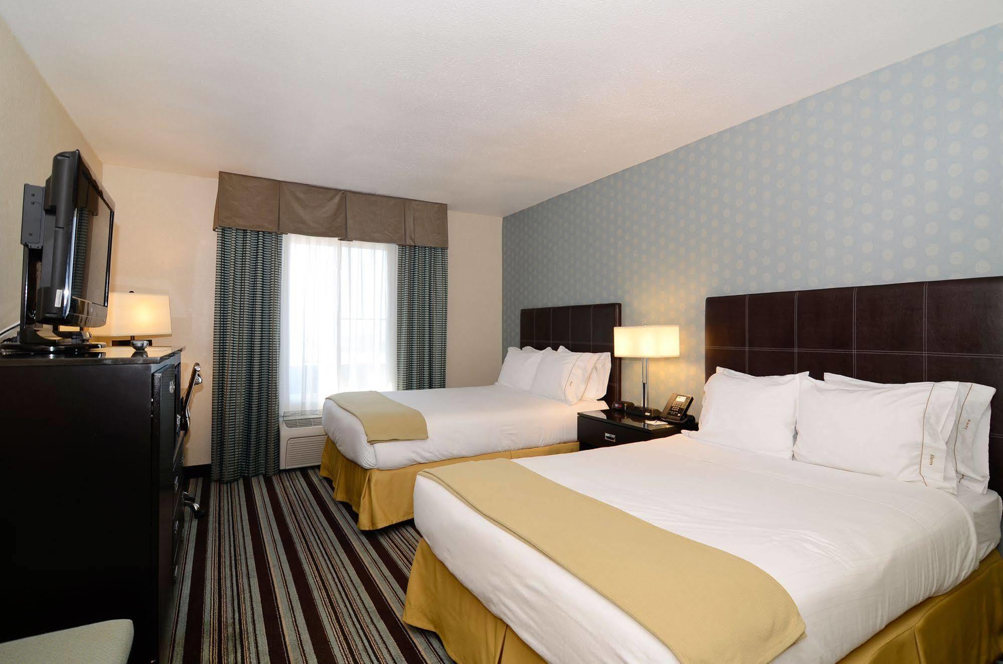 Express Airport-old Town By Ihg Hotel 2*