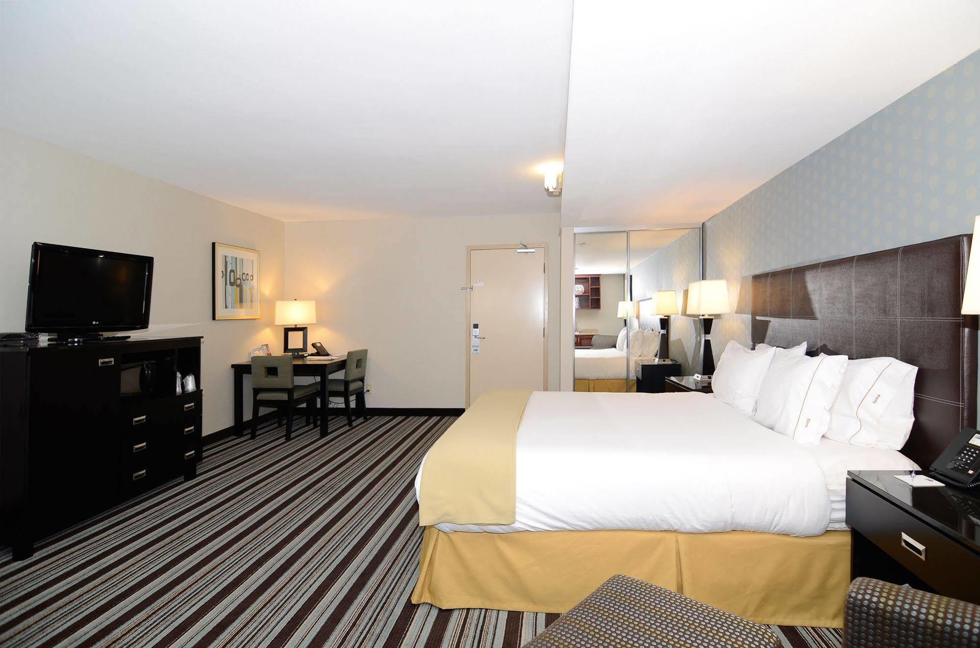 Express Airport-old Town By Ihg Hotel