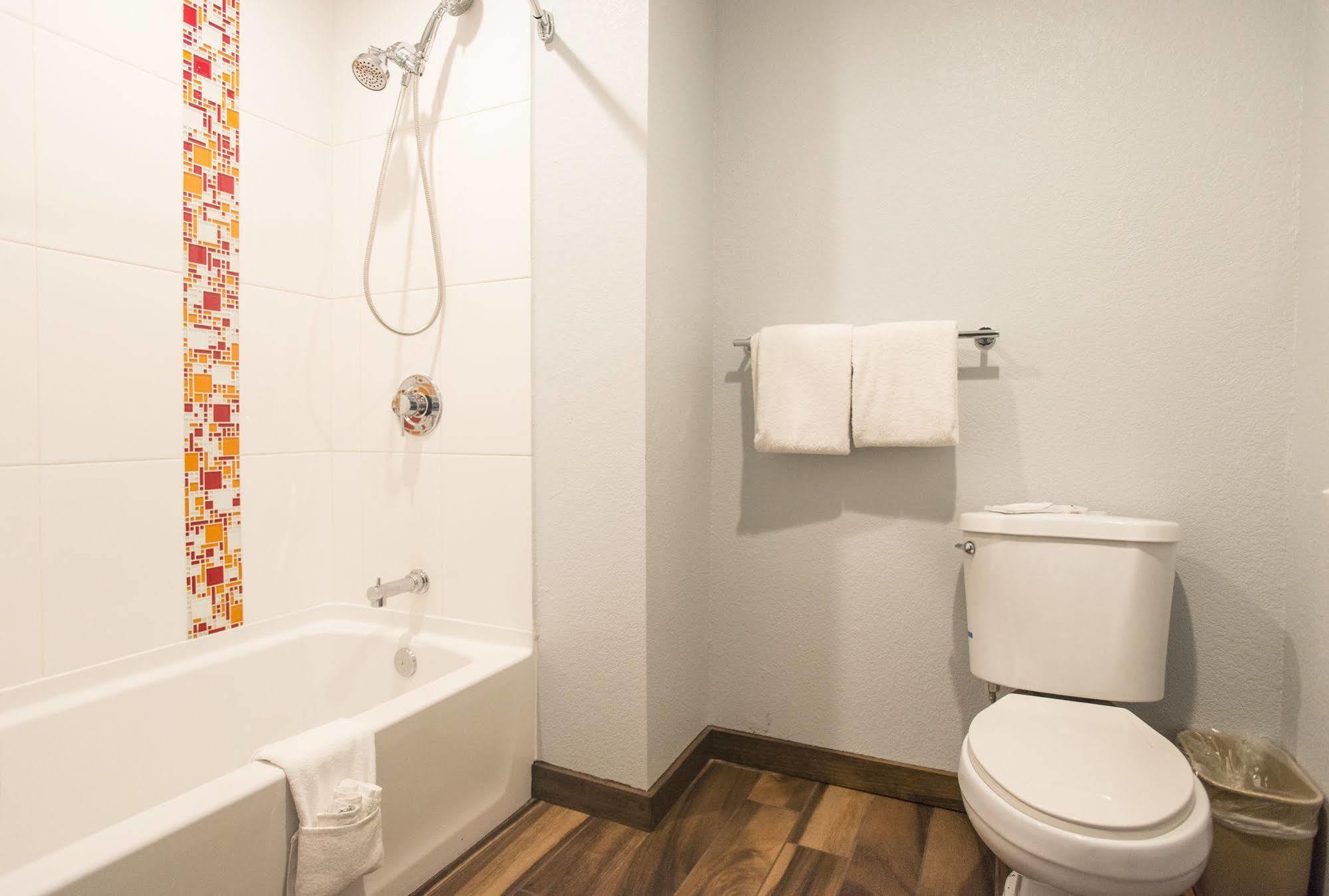 Ramada By Wyndham Near Seaworld / Mission Hotel 2*