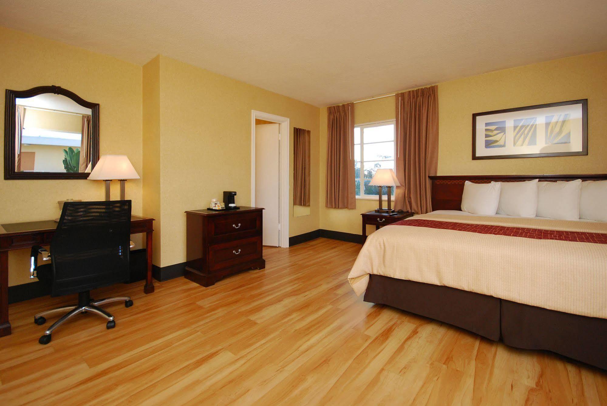 Baymont By Wyndham Downtown 2* San Diego