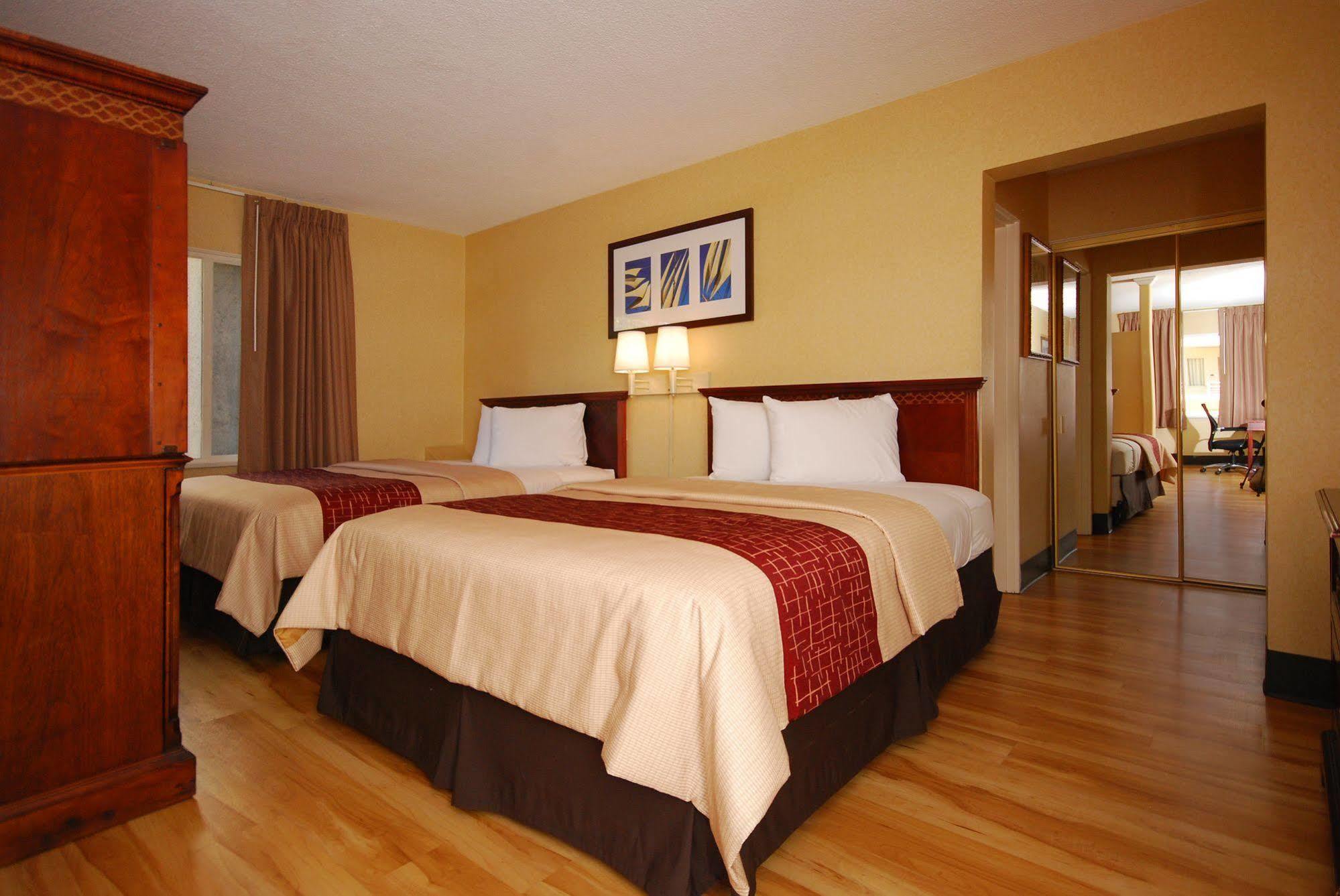 Motel Baymont By Wyndham Downtown 2*