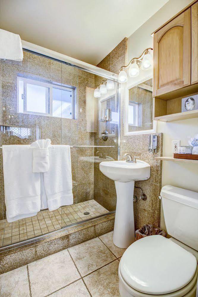 The At Sunset Cliffs 3*
