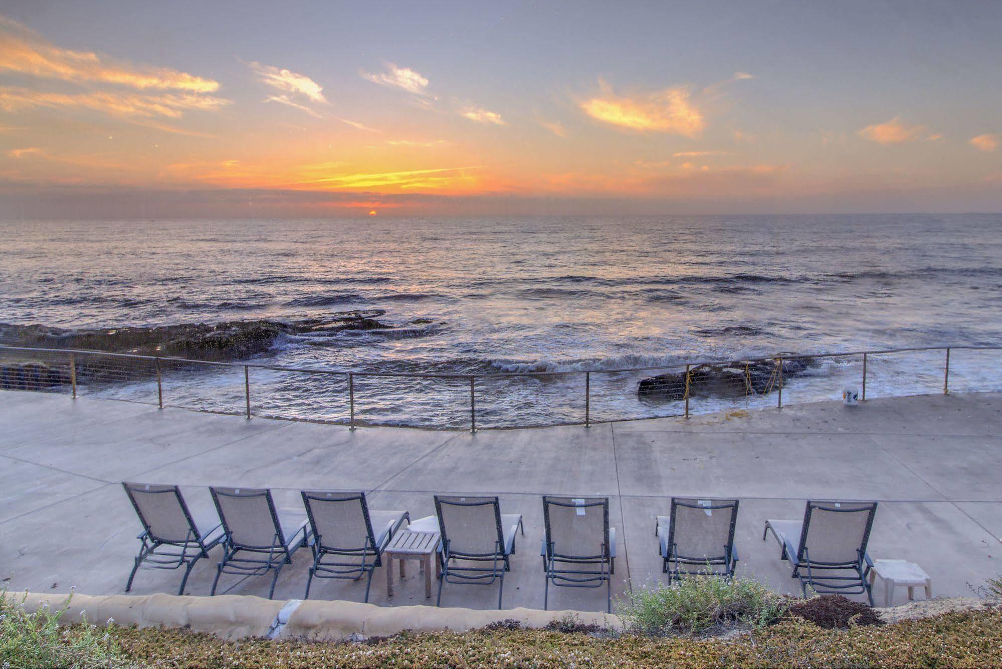 The At Sunset Cliffs 3*