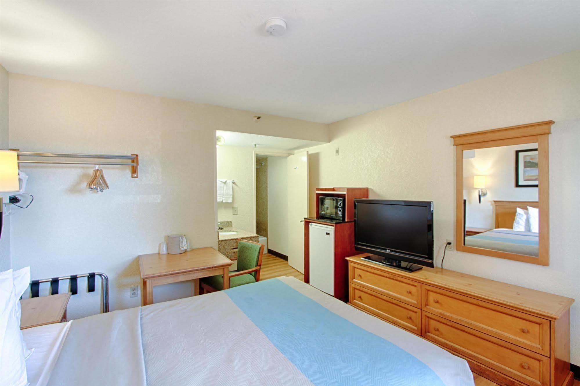Motel 6 - Mission Valley