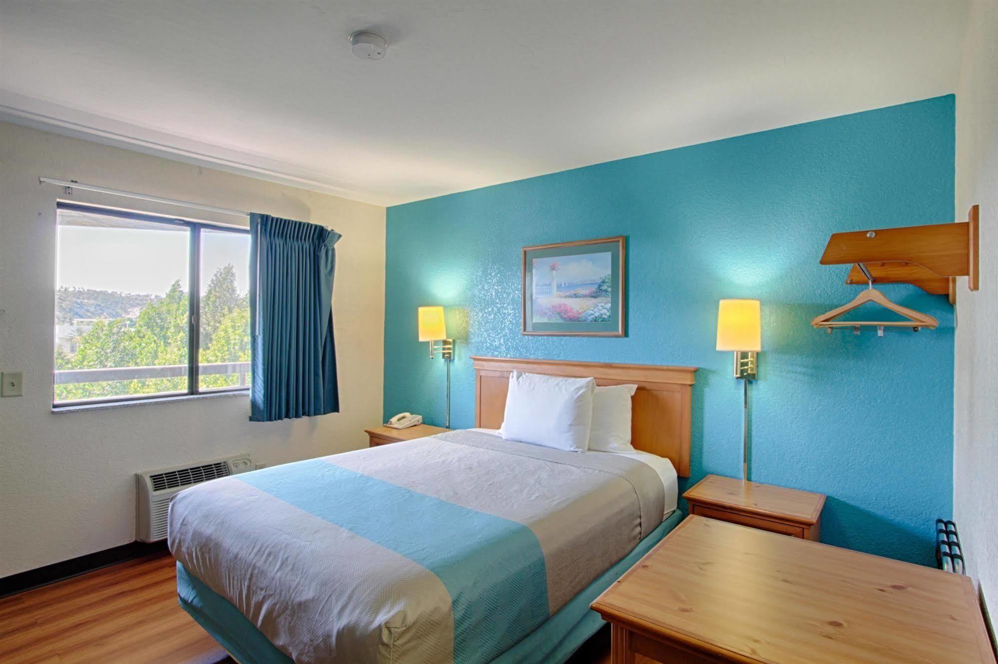 6 - Mission Valley Motel