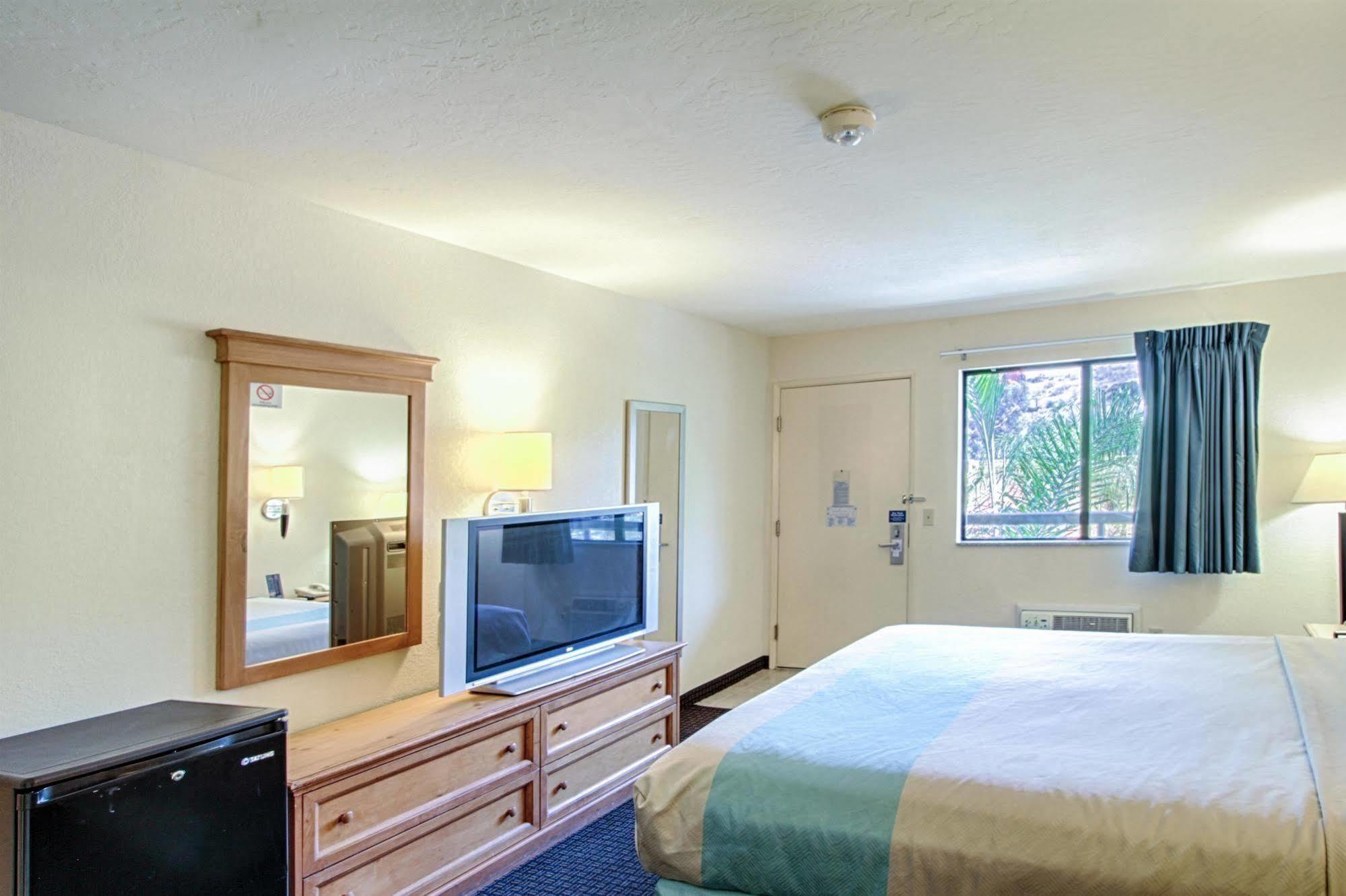 Motel 6 - Mission Valley