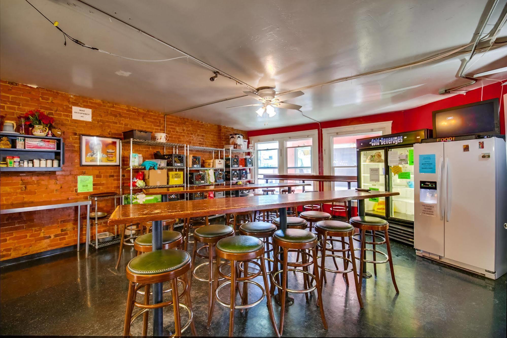 Lucky D's Youth And Traveler's Hostel San Diego