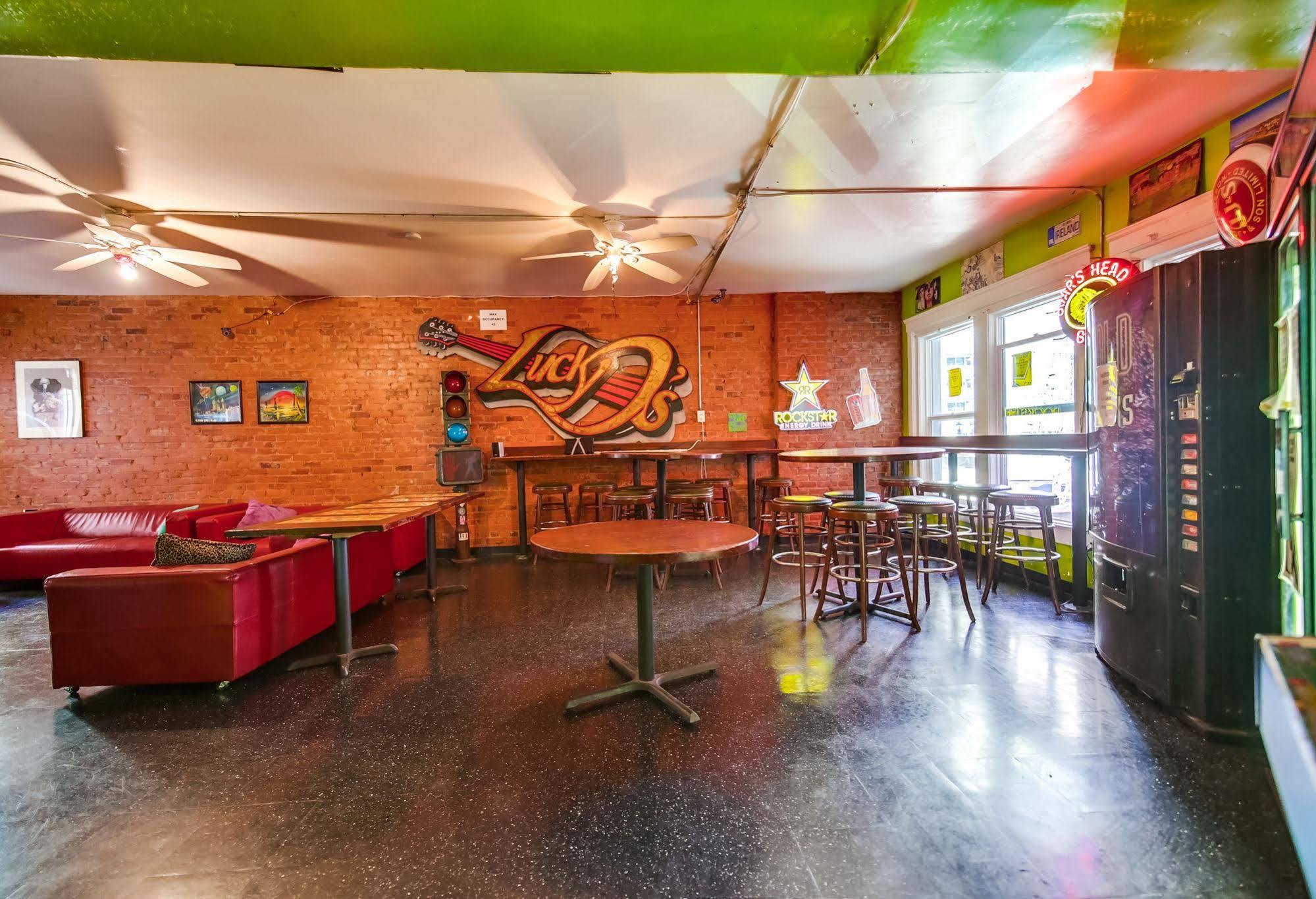 Lucky D's Youth And Traveler's Hostel *