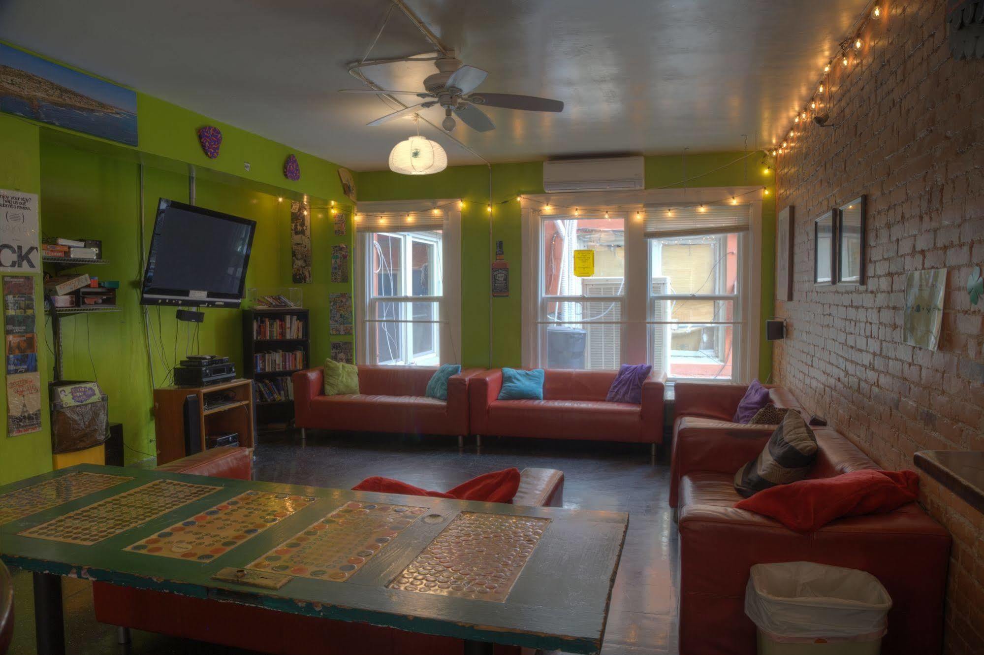 Lucky D's Youth And Traveler's Hostel