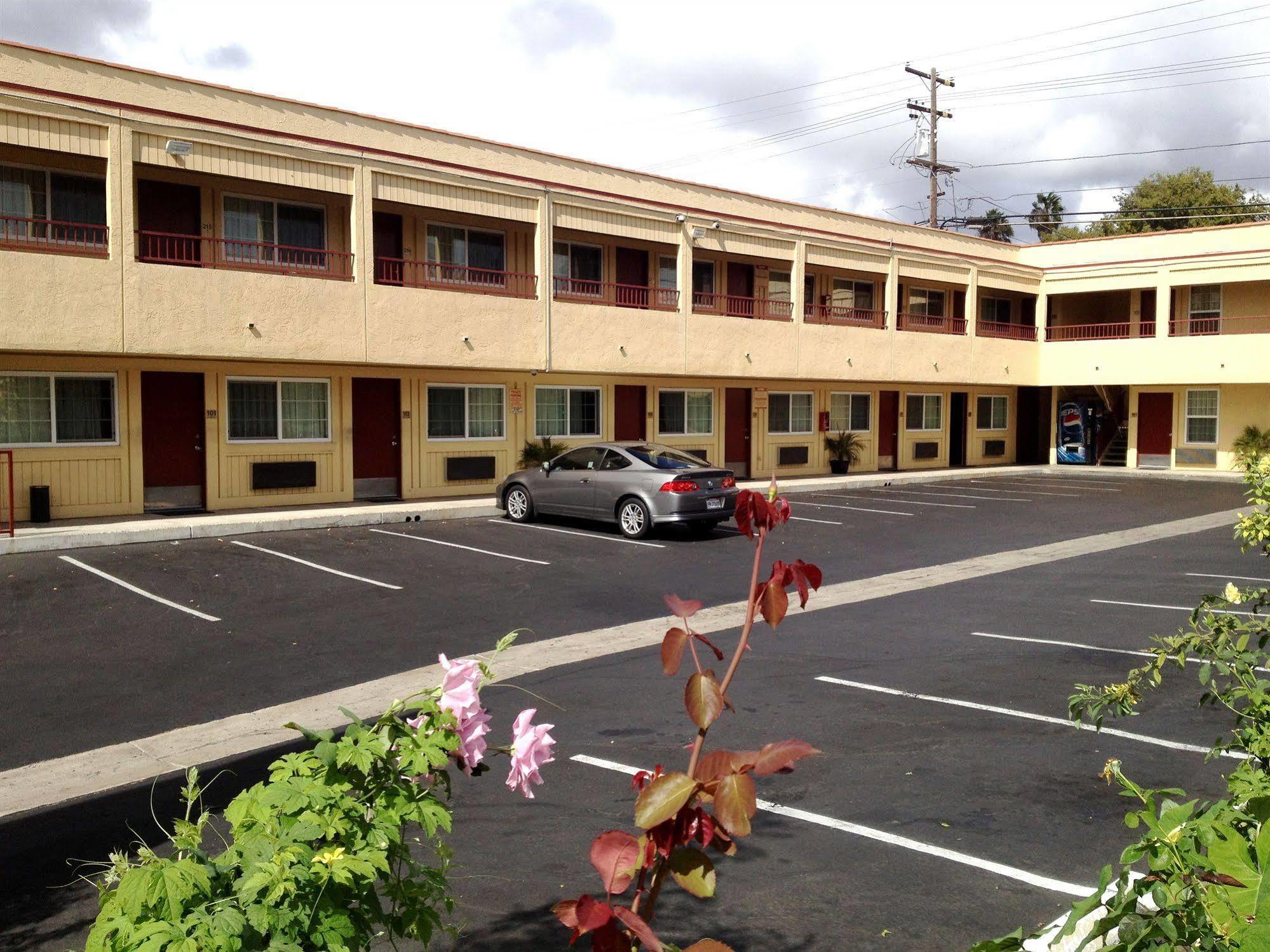 Harvey's Sdsu La Mesa 2*
