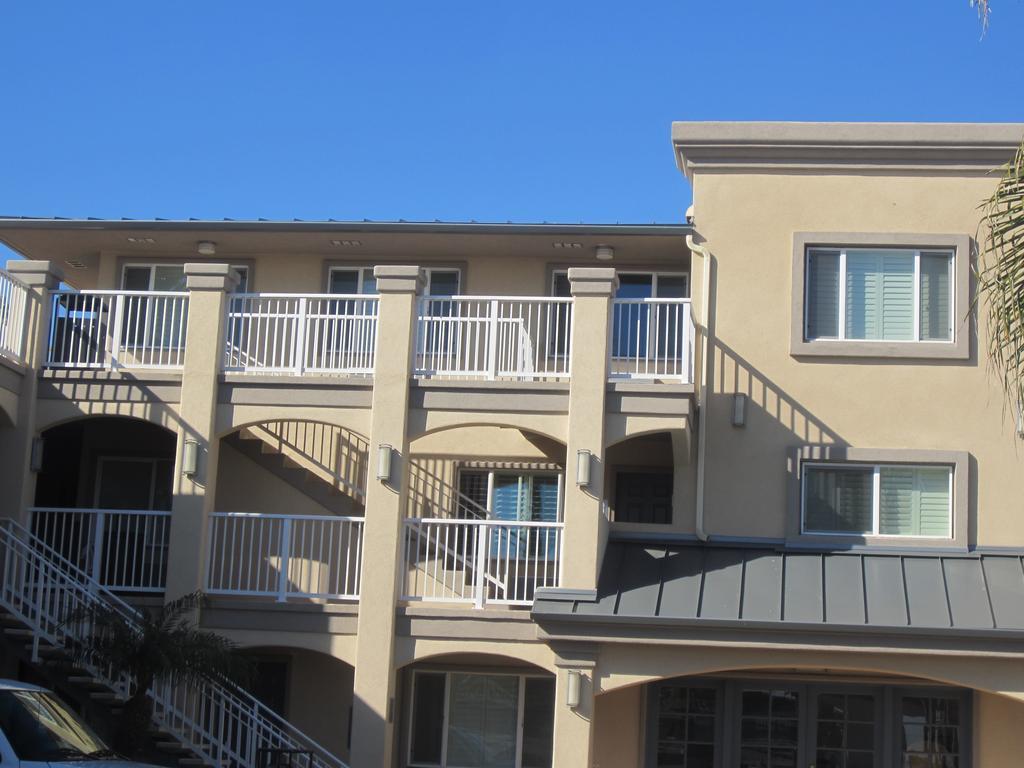 Pb Surf Beachside Motel