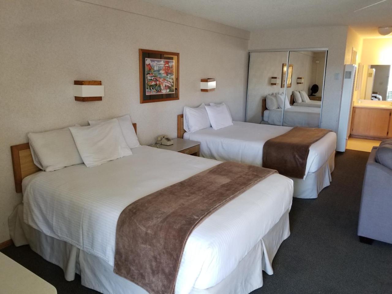 Hotel The 3*