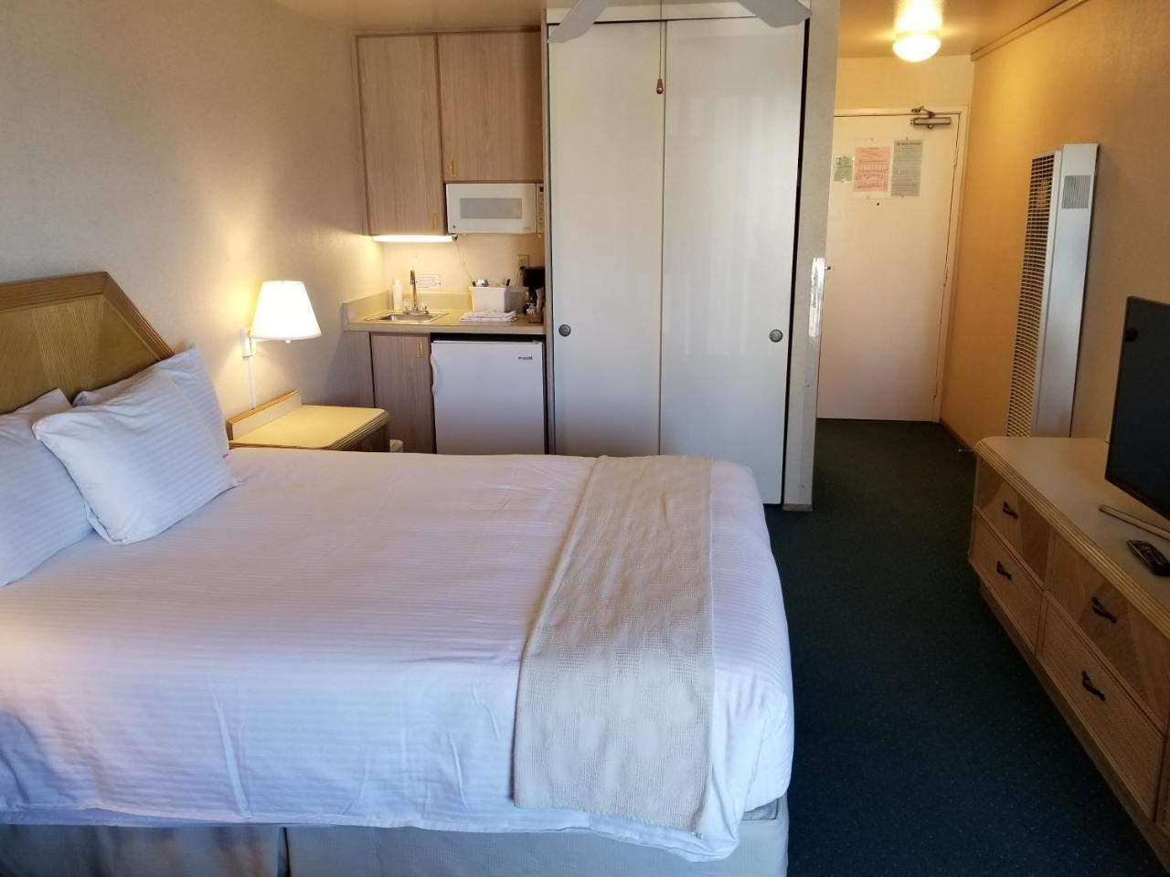 Hotel The 3*
