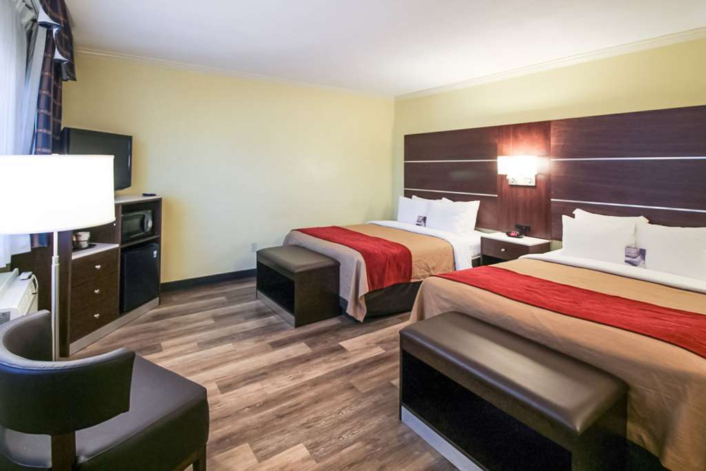 Inn Comfort Airport At The Harbor 2*