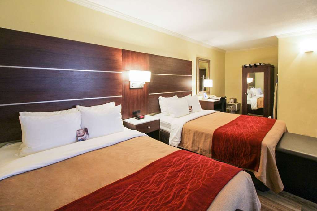 Inn Comfort Airport At The Harbor 2*