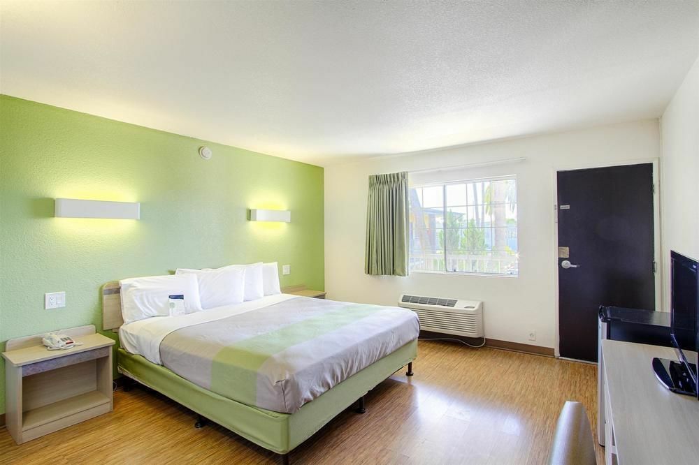 Hotel 6 San Diego, Ca Airport Harbor 3*