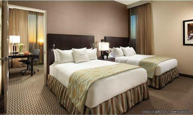 Doubletree By Hilton Circle Hotel