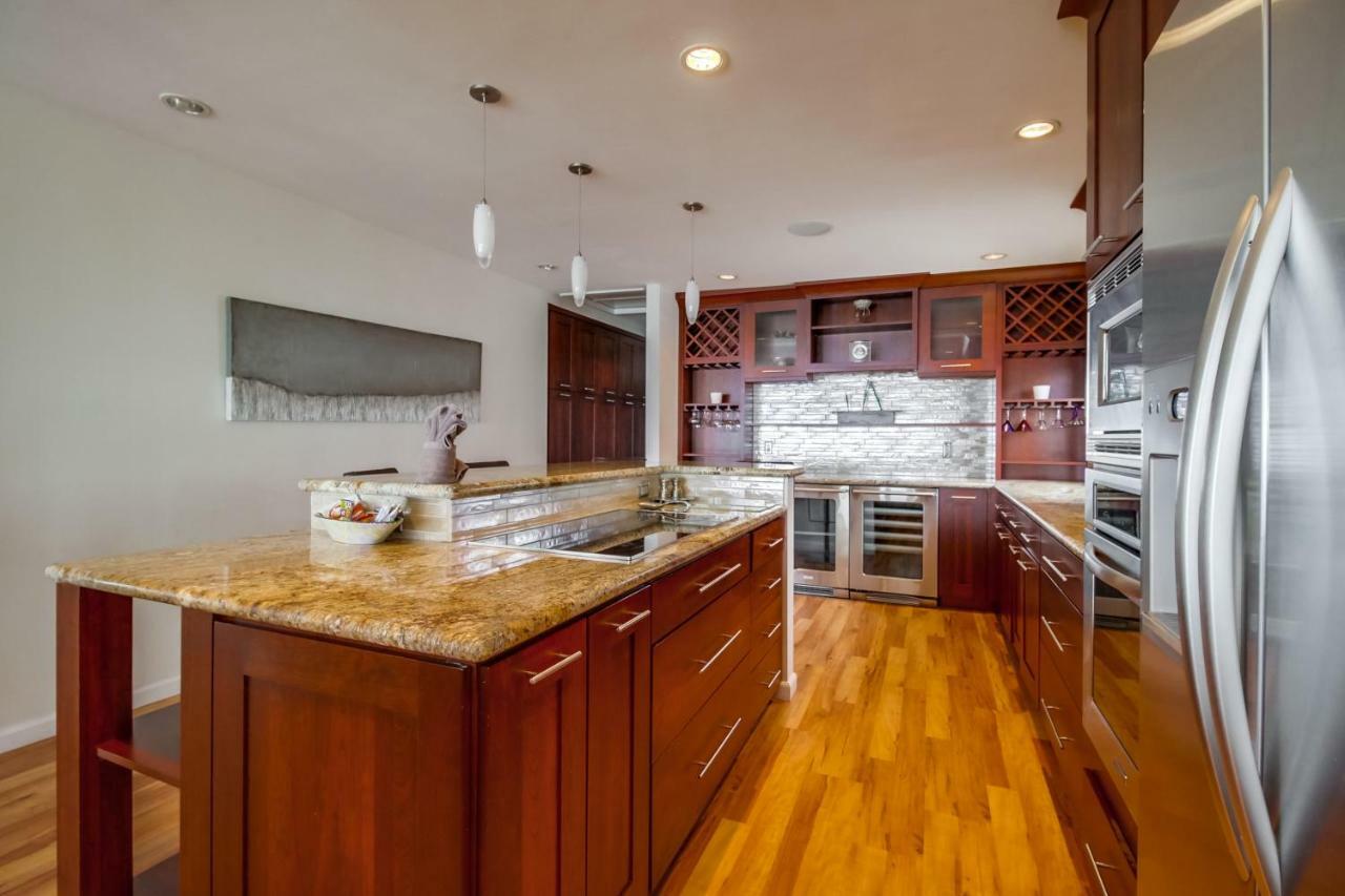 Incredible Hilltop Luxury Bay View Retreat San Diego
