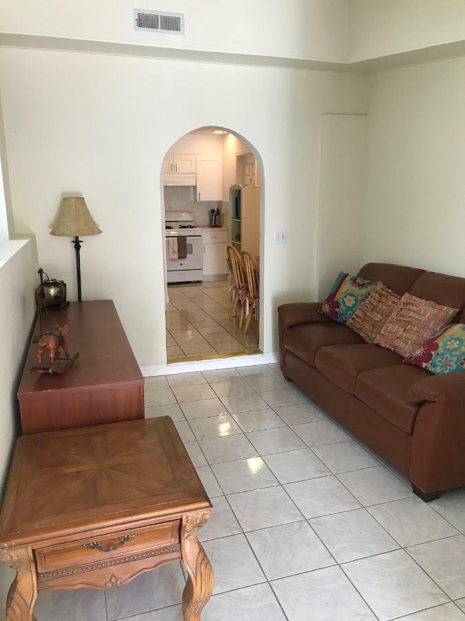 Holiday home 3 Bedrooms Guest House, Pacific Beach, Sea World, Downtown,& 3 Bus Lines-3