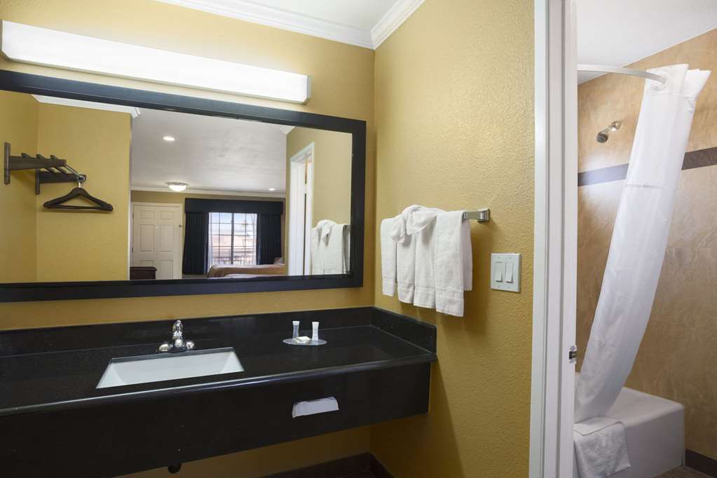 Howard Johnson - Sdsu - State Hotel