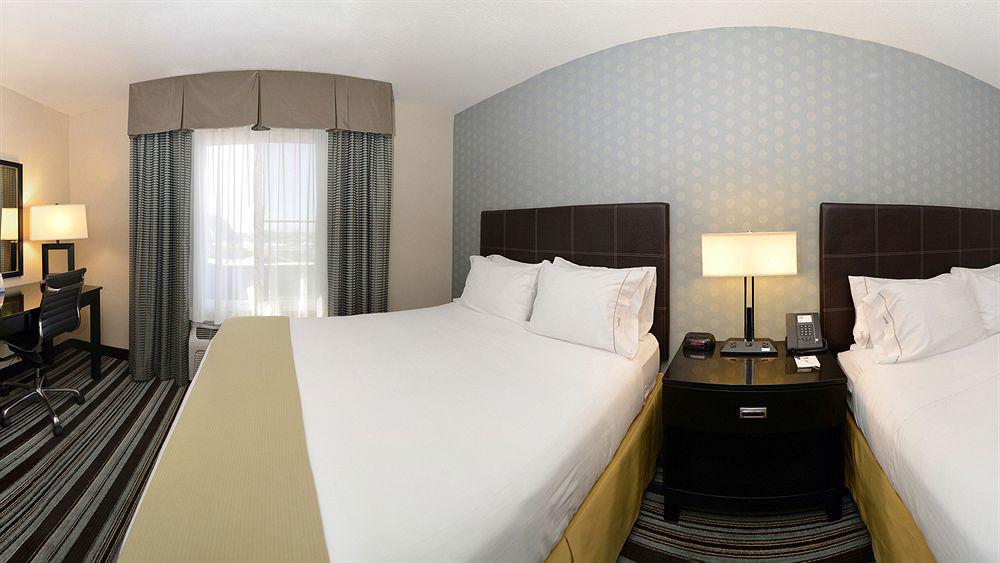 Express Airport-old Town By Ihg Hotel 2*