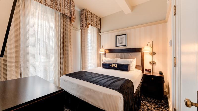 Gaslamp Plaza 4*